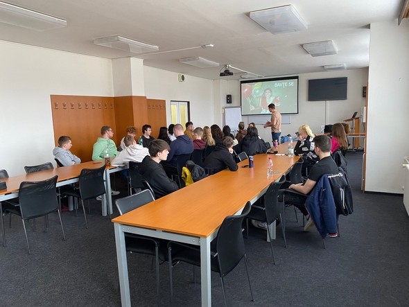 Žáci a žákyně BP3 diskutovali s manažerem pobočky ČS
