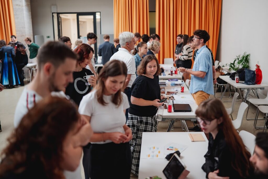 Úspěch našich žáků na Podnikavé žákovské konferenci - Střední škola informatiky, poštovnictví a finančnictví Brno