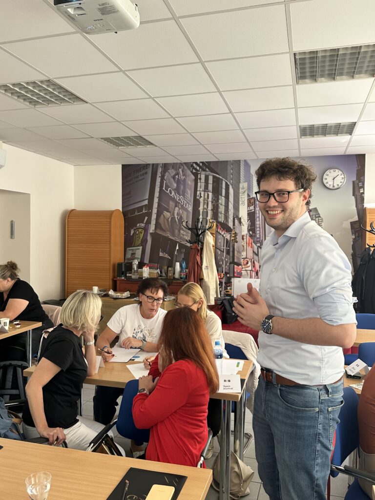Učitelé si vyzkoušeli kurz Rodina & bohatství - Střední škola a vyšší odborná škola informatiky a financí Brno, příspěvková organizace